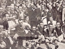 Il Bologna di Weisz dopo la vittoria della Coppa dell'Esposizione del 1937