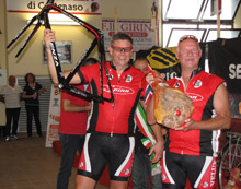 La Bryne Cykle Klubb ritira telaio in carbonio e prosciutti, premi per la società con più partecipanti