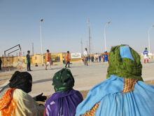 Una partita in un campo profughi saharawi in Algeria, dove con Peace Games vengono svolti dal 2009 progetti di cooperazione internazionale attraverso lo sport