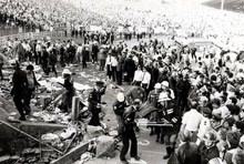 Un'immagine dell'Heysel in seguito agli scontri causati dagli hooligans il 29 maggio 1985