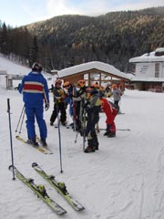 Una lezione di sci con gli operatori Uisp