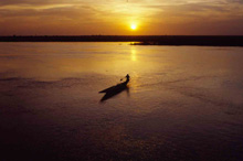 Il tramonto su un fiume africano