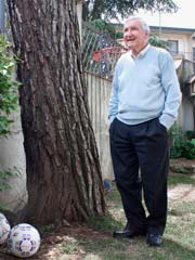 Egisto Pandolfini, centrocampista della Fiorentina, nel giardino della sua casa a Lastra a Signa - Foto di Matteo Angelini