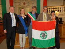 La consegna del Tricolore a Filippo Fossati