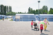 La tendopoli di Cento, in provincia di Ferrara - Foto di Matteo Angelini