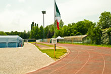 La tendopoli sul campo di atletica di Cento - Foto di Matteo Angelini