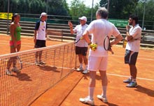 Una lezione di tennis durante la manifestazione diritti per Concordia