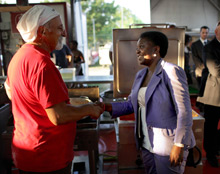 La ministra Cécile Kyenge Kashetu in visita nelle cucine dei Mondiali Antirazzisti - Foto di Nicola Fossella - Shoot4Change