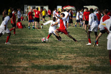 In azione sui campi dei Mondiali Antirazzisti, in una delle partite di apertura del pomeriggio del 4 luglio - Foto di Nicola Fossella