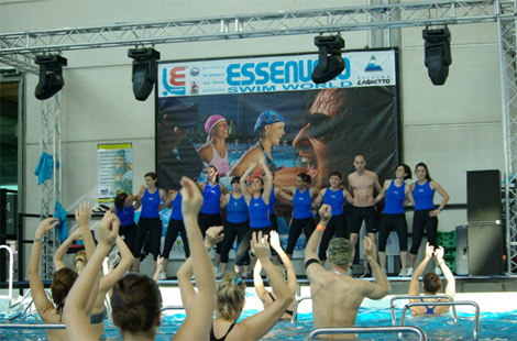 I tecnici della lega nuoto Uisp Emilia-Romagna durante una lezione a Rimini Wellness 2012