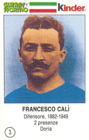 Figurina di Francesco Cali' che erroneamente è rappresentato con la maglia azzurra, mentre nelle prime due partite la nazionale italiana ha giocato con la maglia bianca