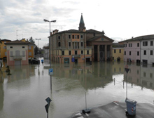 La piazza di Bomporto, altro comune colpito dall'esondazione del Secchia, nella giornata del 21 gennaio 2014