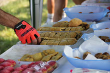 Un punto ristoro delle gran fondo del Criterium Uisp - Foto di Fabrizio Pompei