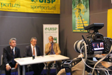 Il tavolo dei relatori alla conferenza stampa di presentazione del calendario di cicloturismo Uisp