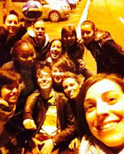 Gli scatti delle giocatrici che testimoniano il car sharing per arrivare al campo di gioco