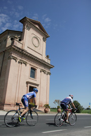 Lungo la campagna romagnola, scoprendo scorci e piccoli borghi