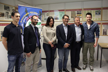 Da destra: Davide De Ceglie, nuotatore Uisp; Luca Rizzo Nervo, assessore allo sport del Comune di Bologna; Isabella Conti, candidata sindaco al Comune di San Lazzaro; Virginio Merola, sindaco di Bologna; Fabio Casadio, presidente Uisp Comitato Provinciale di Bologna; Marco Orsi, nuotatore Uisp