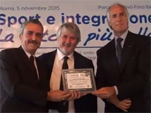 Il presidente Uisp Vincenzo Manco premiato dal ministro del lavoro e delle politiche sociali Giuliano Poletti e dal presidente Coni Giovanni Malagò 