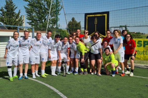 LA RAPPRESENTATIVA FEMMINILE DI CALCIO A5 - Seconda Classificata 