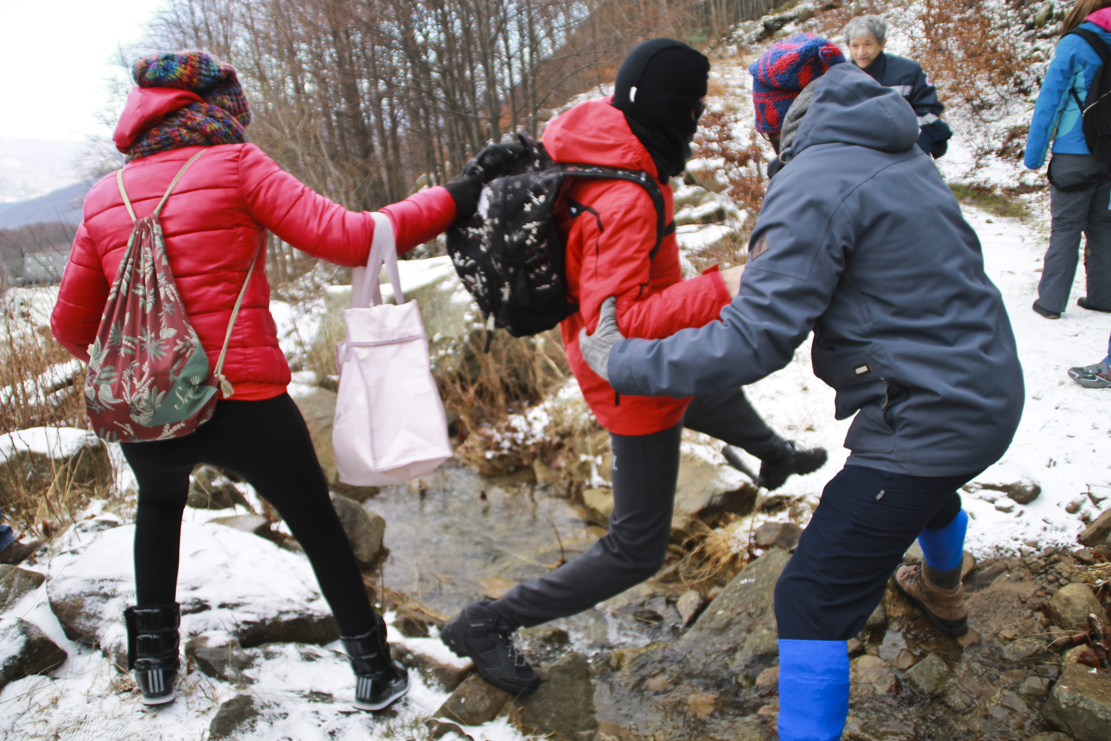 Domenica 18 Gennaio abbiamo fatto un bel trekking dal rifugio di Prato Spilla verso il lago Palo, quasi interamente ghiacciato,