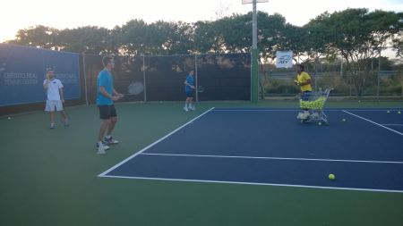 Il Coach cubano Sandor Martinez allena i tennisti